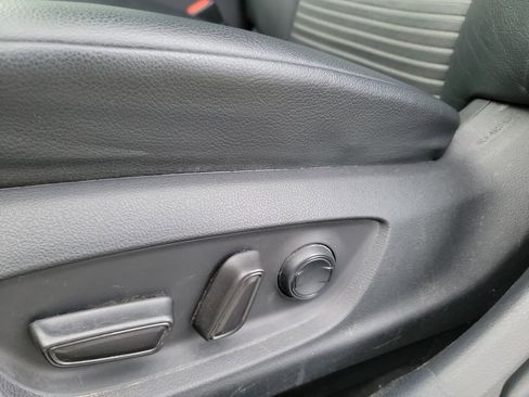 Used 2020 Toyota Camry SE image 12