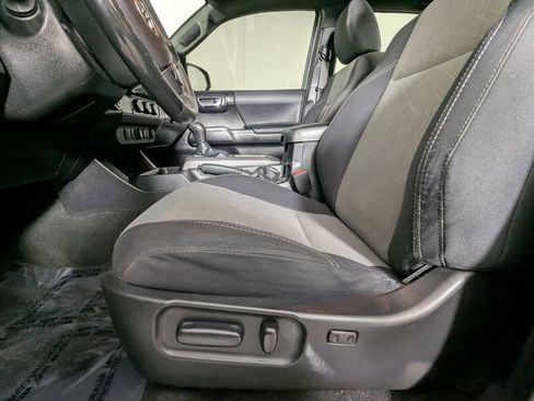 Used 2021 Toyota Tacoma TRD Sport image 13