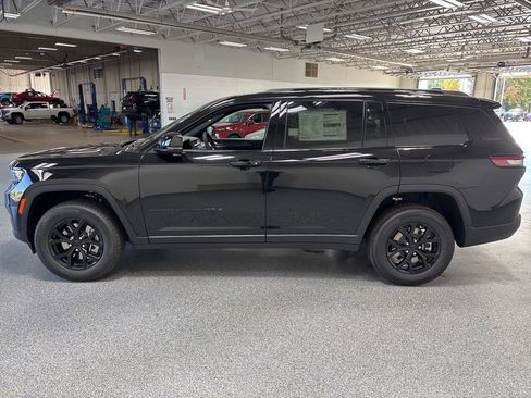 New 2025 Jeep Grand Cherokee L Altitude image 4