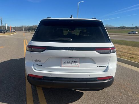 New 2025 Jeep Grand Cherokee Limited w/ Luxury Tech Group II AWD/4WD image 3