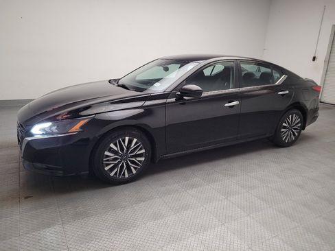 Used 2023 Nissan Altima 2.5 SV FWD image 2