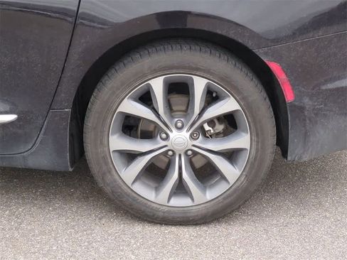 Used 2017 Chrysler Pacifica Limited image 13