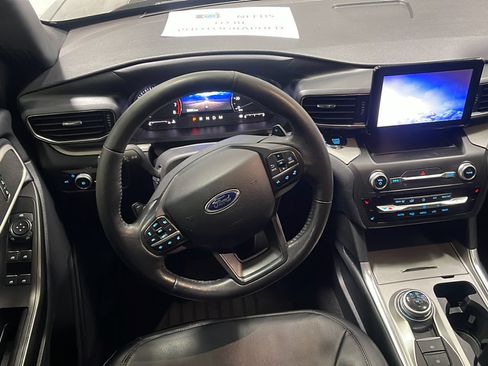 Used 2020 Ford Explorer XLT w/ Equipment Group 202A AWD/4WD image 3