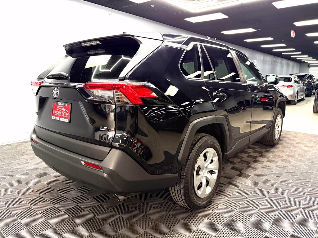 Used 2022 Toyota RAV4 LE FWD image 14