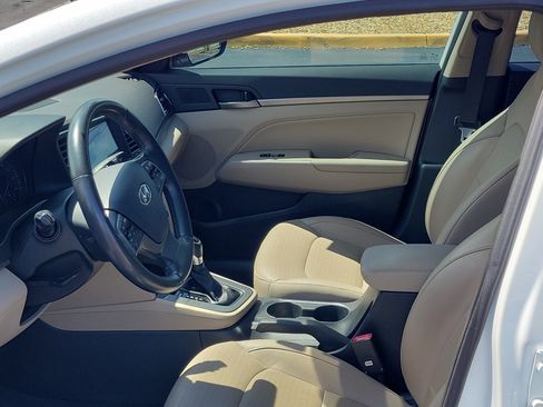 Used 2017 Hyundai Elantra Limited w/ Limited Tech Package 04 FWD image 21