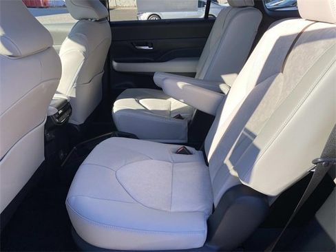 New 2026 Toyota Grand Highlander AWD Hybrid image 7