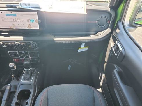 Certified 2025 Jeep Wrangler Rubicon image 18