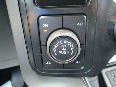 Used 2025 Ford F150 Lariat w/ Equipment Group 502A High AWD/4WD image 14