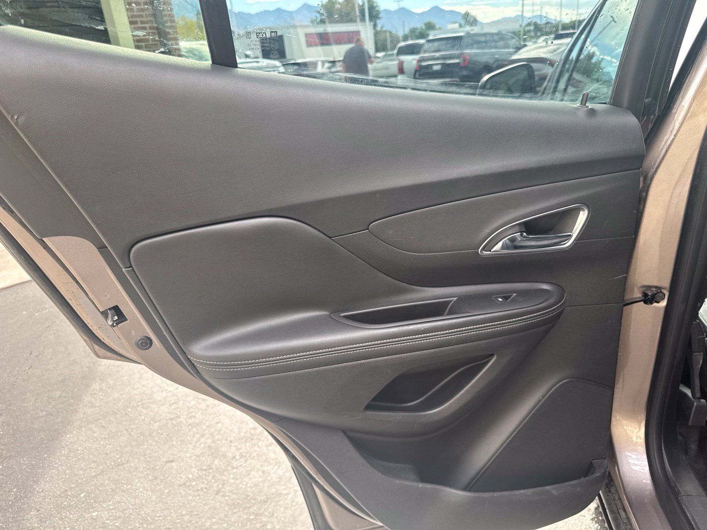 Used 2014 Buick Encore FWD image 16