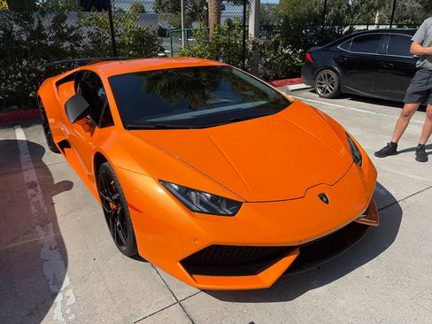 Used 2015 Lamborghini Huracan LP 610-4 AWD/4WD image 2
