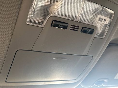 Used 2019 Toyota Highlander LE image 29