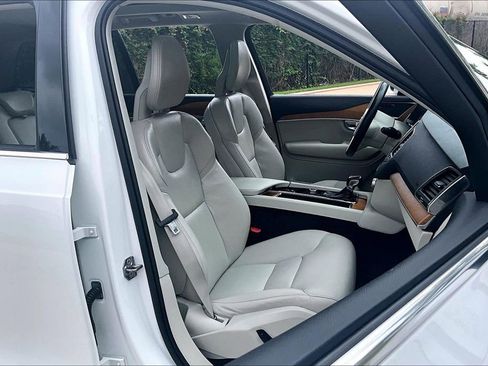 Used 2022 Volvo XC90 T6 Momentum w/ Protection Package Premier AWD/4WD image 10