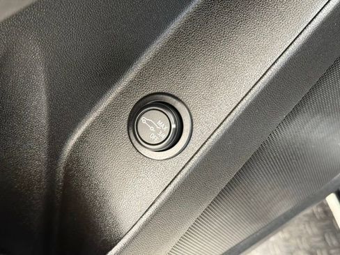 Used 2024 Chevrolet Equinox LT image 18