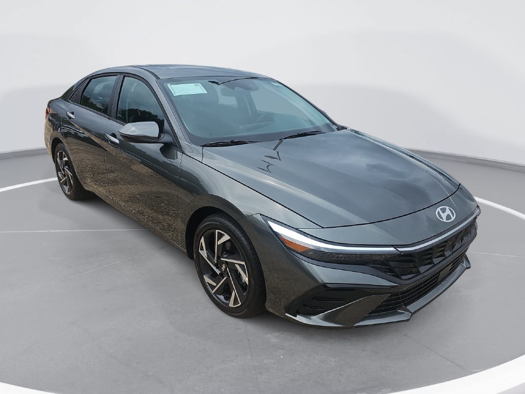 New 2026 Hyundai Elantra Limited FWD image 3