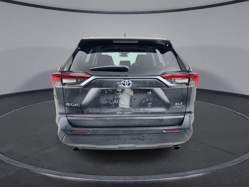 Used 2024 Toyota RAV4 XLE AWD/4WD image 7