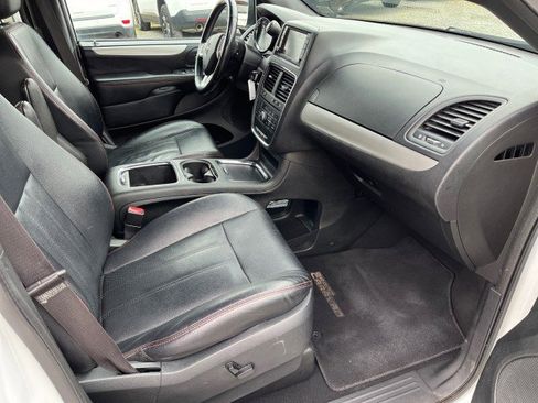 Used 2017 Dodge Grand Caravan GT image 20