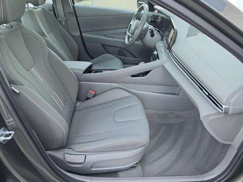 Used 2025 Hyundai Elantra SEL FWD image 31