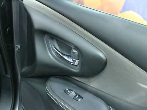 Used 2018 Nissan Murano SV AWD/4WD image 11