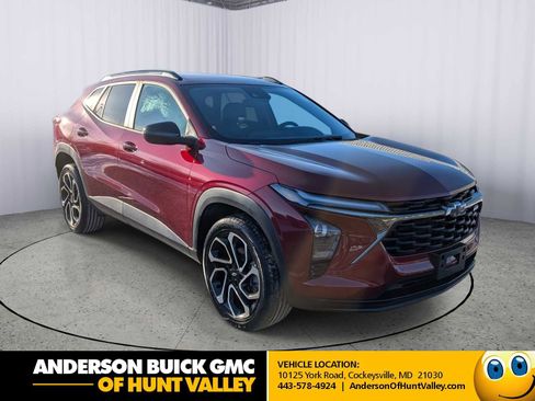 Certified 2025 Chevrolet Trax RS w/ Driver Confidence Package image 1