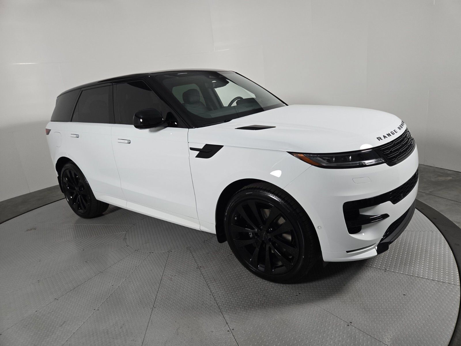 New 2026 Land Rover Range Rover Sport Dynamic SE AWD/4WD image 14