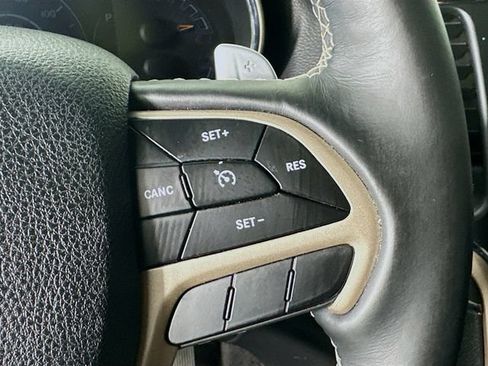 Used 2017 Jeep Grand Cherokee Limited AWD/4WD image 12