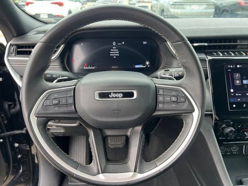 Used 2024 Jeep Grand Cherokee Altitude AWD/4WD image 25