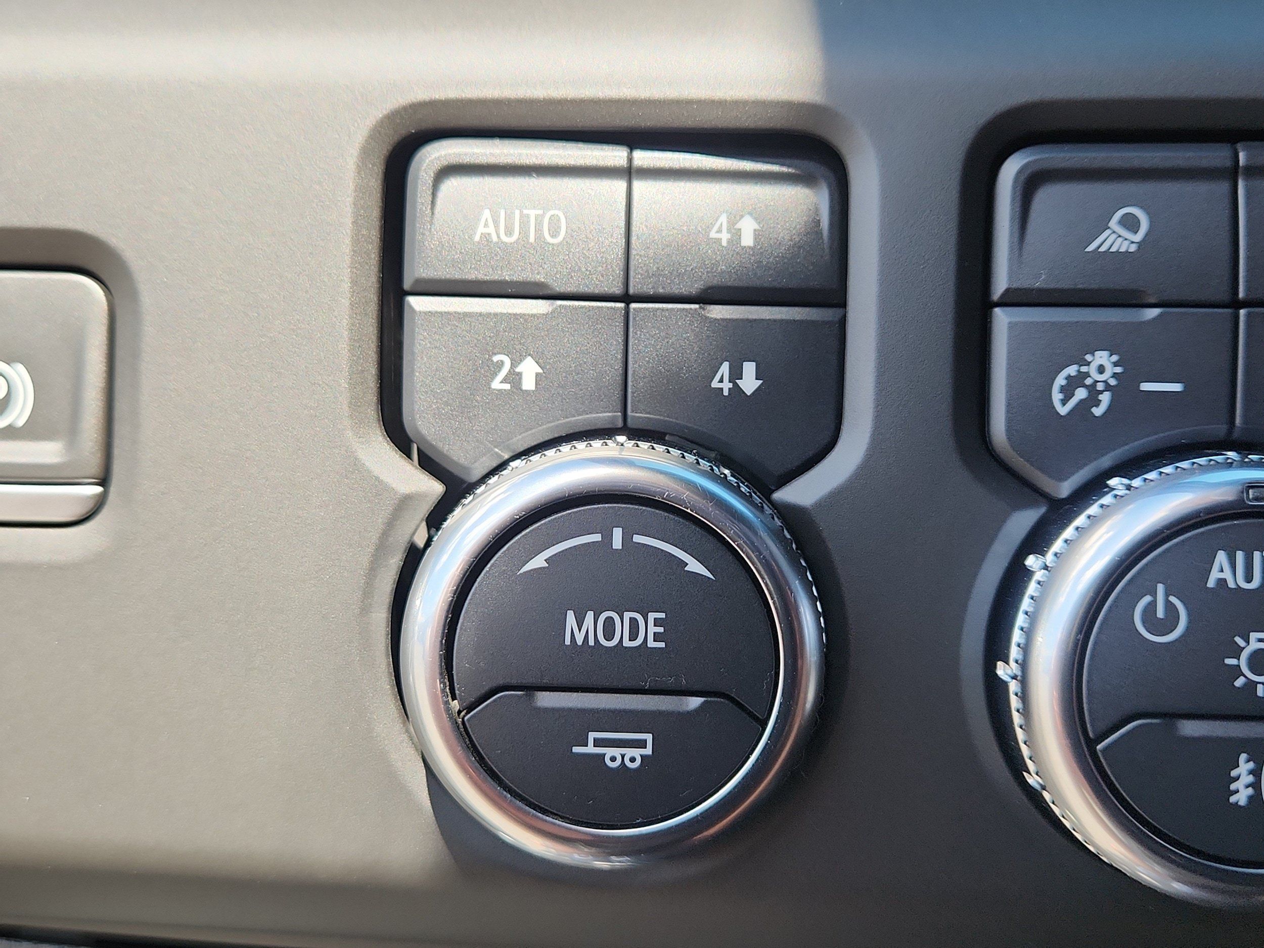 Used 2024 GMC Sierra 2500 AT4 w/ Technology Package AWD/4WD image 24