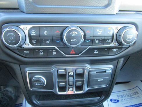 Certified 2021 Jeep Gladiator Sport image 24