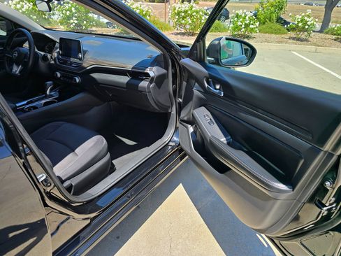 Used 2024 Nissan Altima 2.5 SV image 30