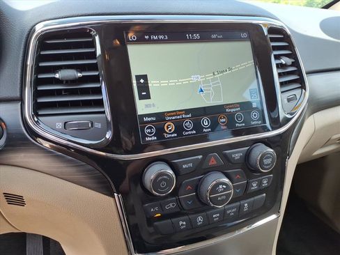Used 2022 Jeep Grand Cherokee Laredo E w/ Security & Convenience Group AWD/4WD image 10