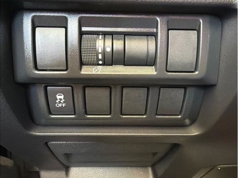 Used 2018 Subaru Impreza 2.0i Premium AWD/4WD image 25