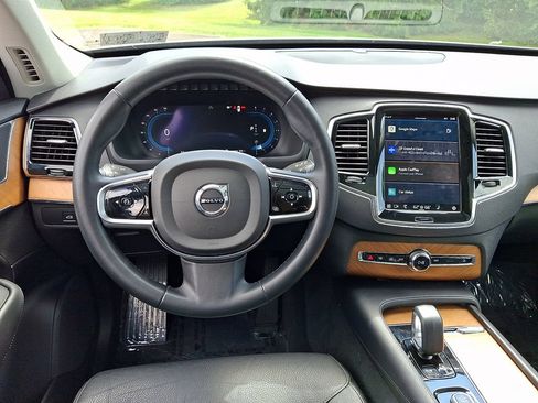 Used 2023 Volvo XC90 B5 Plus AWD/4WD image 2