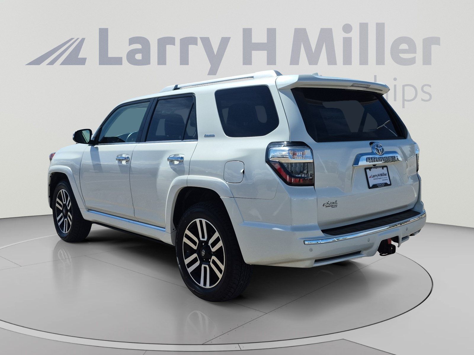 Used 2018 Toyota 4Runner Limited w/ Preferred Accessory Package AWD/4WD image 3