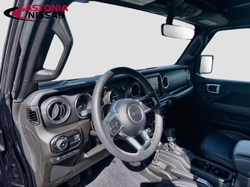 Used 2023 Jeep Wrangler Unlimited Sahara AWD/4WD image 11