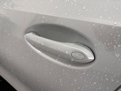 Used 2025 BMW 330i xDrive Sedan w/ Premium Package image 5