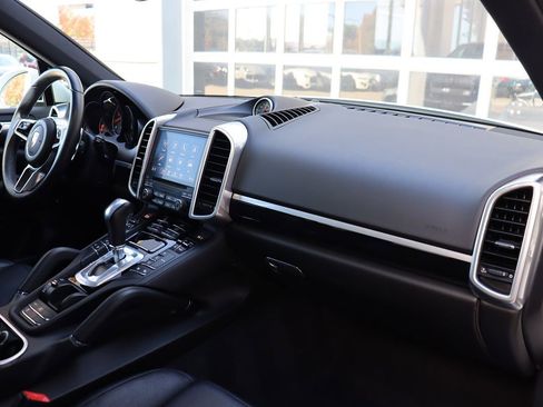 Used 2018 Porsche Cayenne Platinum Edition image 14