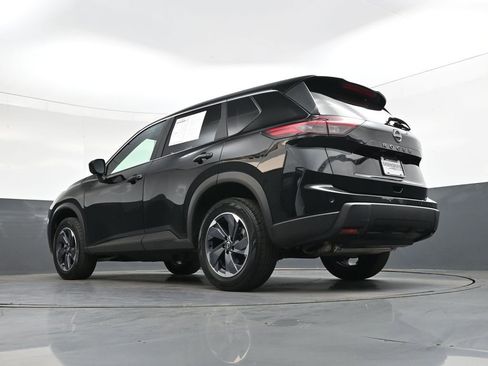 Used 2025 Nissan Rogue SV image 40