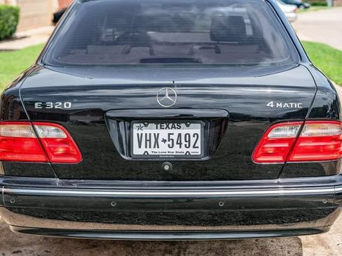 Used 2001 Mercedes-Benz E 320 4MATIC Sedan image 15