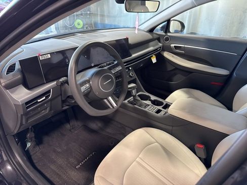 Used 2025 Hyundai Sonata SE image 16