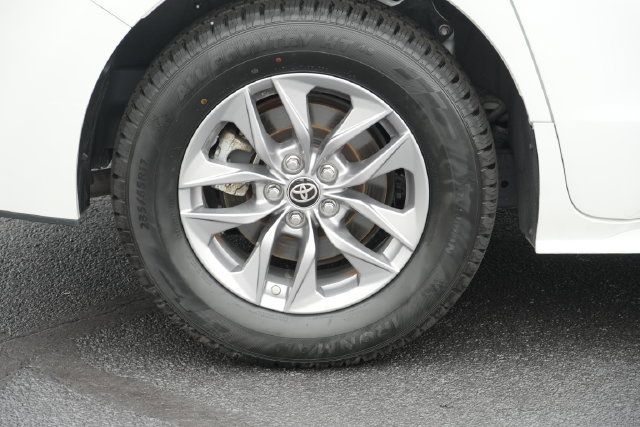 Used 2024 Toyota Sienna XLE FWD image 10