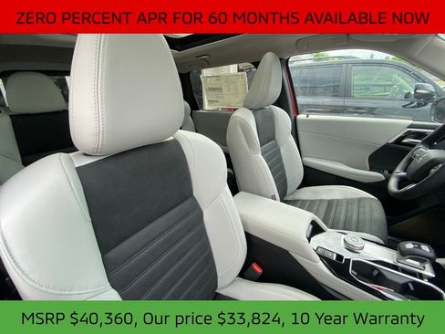 New 2025 Mitsubishi Outlander SE image 30