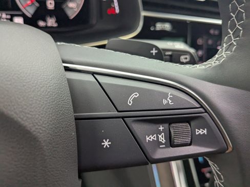 Used 2025 Audi Q8 Prestige image 13