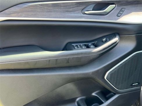 Used 2023 Jeep Grand Cherokee 4WD 4xe image 17