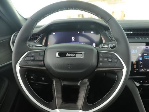 New 2026 Jeep Grand Cherokee Altitude image 16