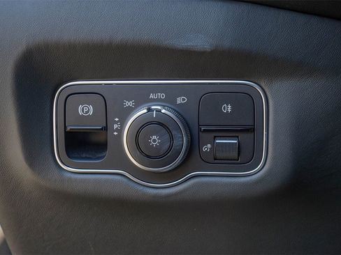 Used 2022 Aston Martin V8 Vantage Coupe image 34