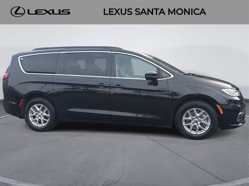 Used 2022 Chrysler Pacifica Touring-L image 4