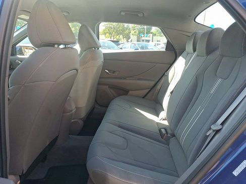 Used 2023 Hyundai Elantra SEL w/ Convenience Package FWD image 11