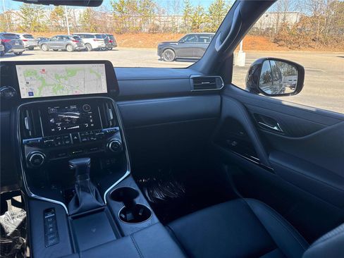 Used 2023 Lexus LX 600 4WD w/ Luxury Package image 14