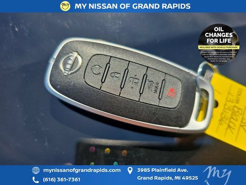 Used 2025 Nissan Murano SV AWD/4WD image 36