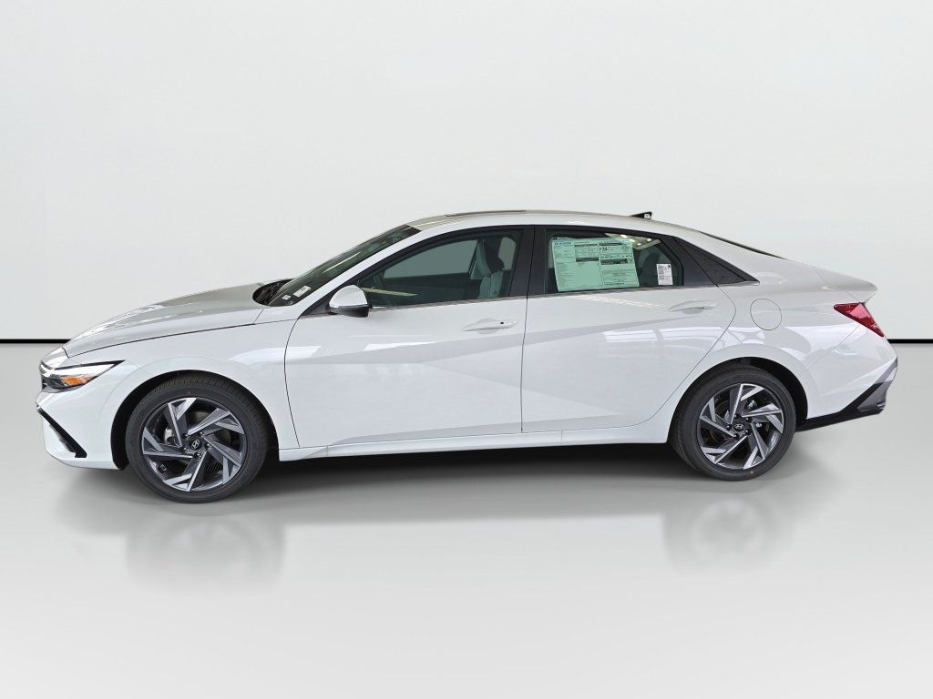 New 2026 Hyundai Elantra Limited FWD image 7
